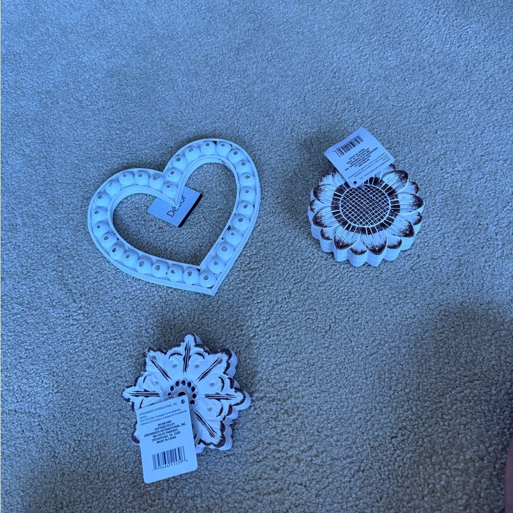 White Heart and Floral Wall Decor Set